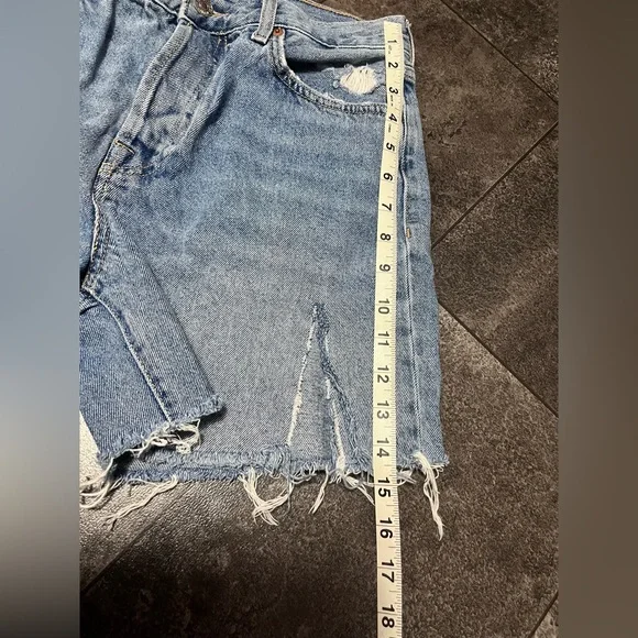 JK* Forever 21 Button Fly Distressed Denim Shorts - Picture 6 of 7